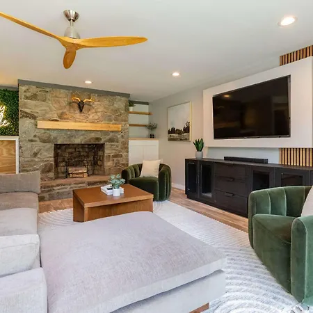 Chic Creekside Bungalow At The Dogwood